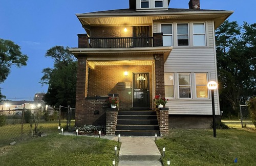 New Center Detroit Casa | Beautiful quiet Property 5 min from Downtown area