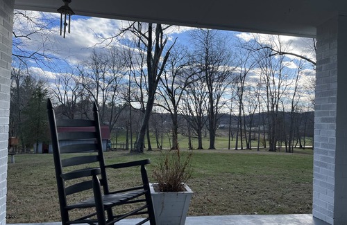 Oneida Cabaña | Beautiful quiet retreat near Oneida, Big South Fork, and ATV trails!