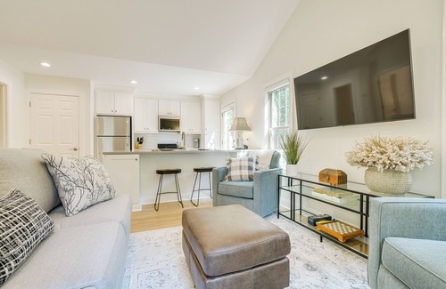 Raleigh Cabaña | Beautiful Raleigh Cottage Rental: 5 Mi to Downtown