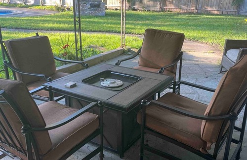 Depew Casa | Beautiful ranch house with wonderful jacuzzi & pool