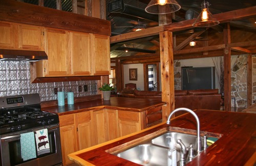 Justin Casa | Hermoso rancho cerca de DFW y el Texas Motor Speedway, ideal para grupos grandes