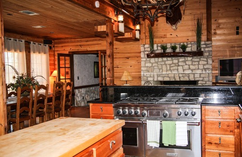 Justin Casa | Hermoso rancho cerca de DFW y el Texas Motor Speedway, ideal para grupos grandes