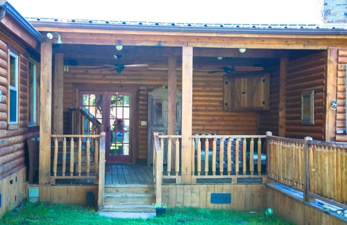 Justin Casa | Hermoso rancho cerca de DFW y el Texas Motor Speedway, ideal para grupos grandes