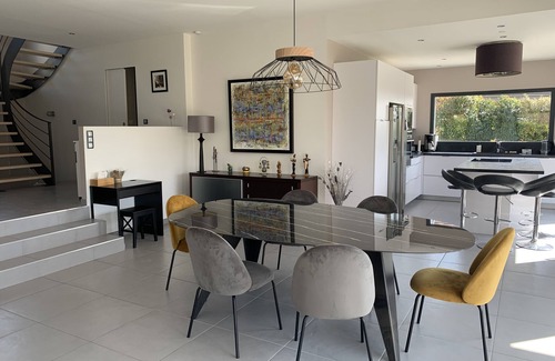 Annecy-le-Vieux Casa | Hermosa villa reciente con piscina, cerca de las playas y del centro de Annecy