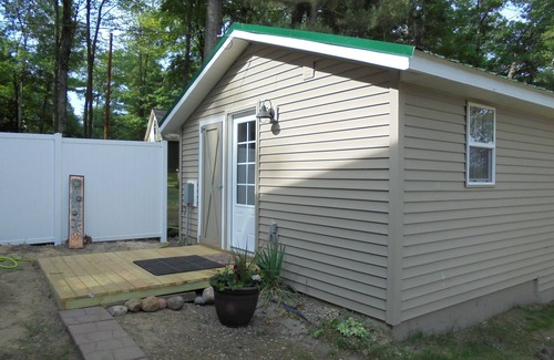 Mecosta Cabaña | Hermosa casa nueva en todos los deportes Lago Bonito en Mecosta, Michigan