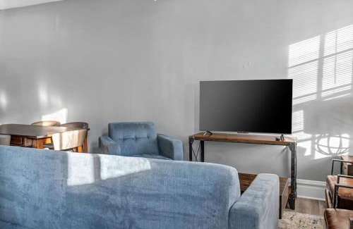 Shaw Casa | Beautiful Rehabbed Unit in Shaw Community 4228a