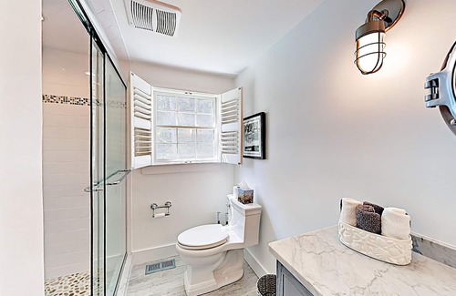 Harwich Casa | Beautiful remodel near Harwich Port - walk to Long Pond & Rail Trail