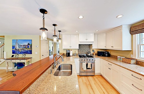 Harwich Casa | Beautiful remodel near Harwich Port - walk to Long Pond & Rail Trail