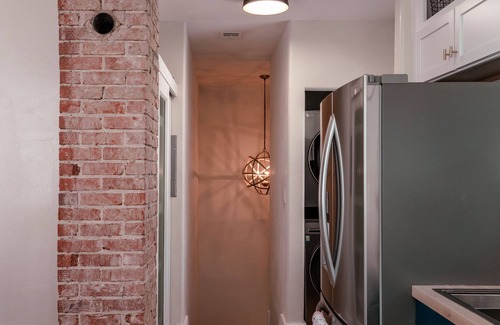 Lincoln Terrace Condominio | Beautiful remodeled historical home in safe neighborhood downtown.