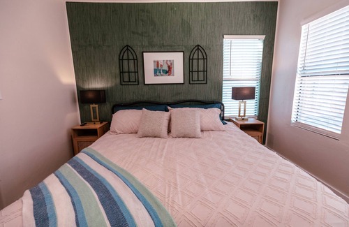 Lincoln Terrace Condominio | Beautiful remodeled historical home in safe neighborhood downtown.