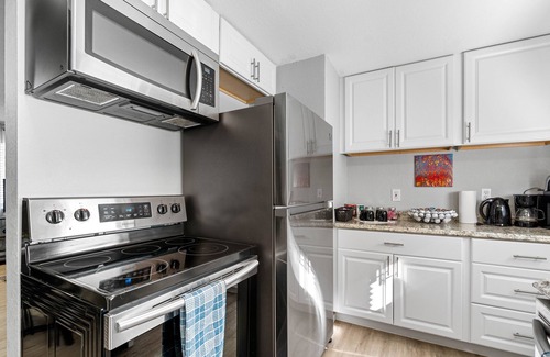 South Westside Apartamento | Beautiful remodeled 2 bedroom, walking distance from Downtown with AC