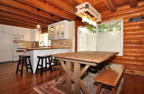 Snowbird Cabina | Beautiful Remodeled 5 Bedroom 3000 sq ft Cabin in the Iconic Vivian Park Area