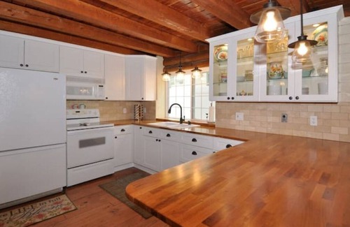 Snowbird Cabina | Beautiful Remodeled 5 Bedroom 3000 sq ft Cabin in the Iconic Vivian Park Area