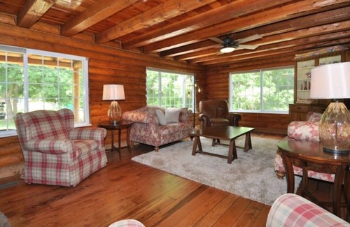 Snowbird Cabina | Beautiful Remodeled 5 Bedroom 3000 sq ft Cabin in the Iconic Vivian Park Area
