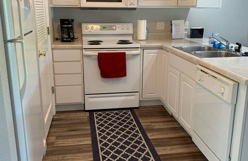 Lakeland Condominio | Hermoso completamente amueblado 2BR 2BA Condo W / Pool
