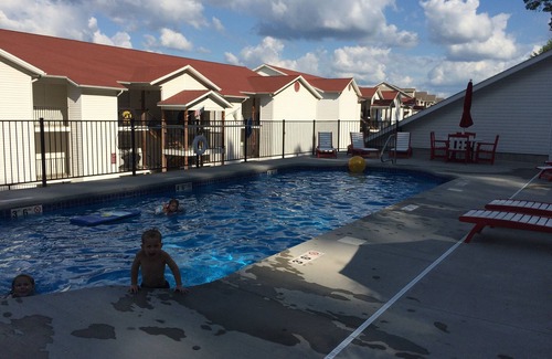 Lakeland Condominio | Hermoso completamente amueblado 2BR 2BA Condo W / Pool