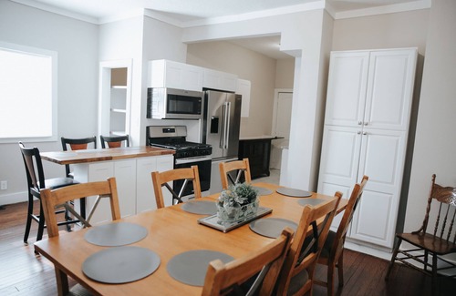 Des Moines Casa | Beautiful remodeled historic Drake Univ home minutes from downtown and all metro