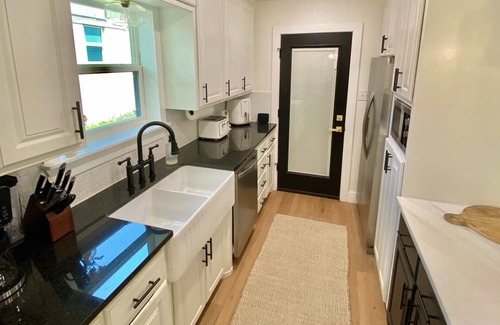 Burleson Casa | BEAUTIFUL REMODELED WITH HIGH END FURNISHINGS 3 BR/2B HOME IN BURLESON TX!