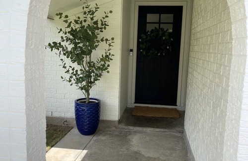 Burleson Casa | BEAUTIFUL REMODELED WITH HIGH END FURNISHINGS 3 BR/2B HOME IN BURLESON TX!