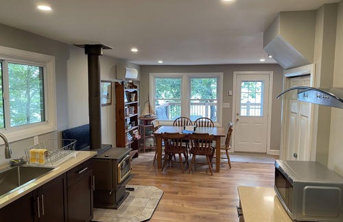 Rideau Lakes Cabaña | Beautiful Remodelled Private Cottage on the Upper Rideau Lake