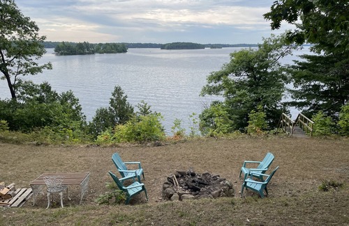 Rideau Lakes Cabaña | Beautiful Remodelled Private Cottage on the Upper Rideau Lake