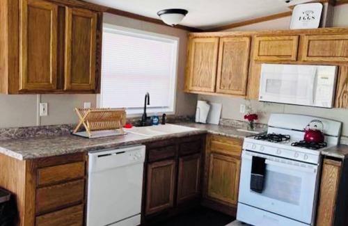 Lazear Casa | Beautiful Remote House in Olathe apart of Wedding Venue Location