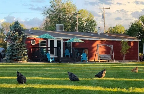 Lazear Casa | Beautiful Remote House in Olathe apart of Wedding Venue Location