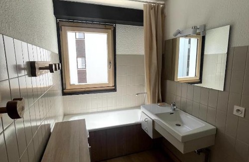 Les Carroz-d'Araches Apartamento | Beautiful renovated 40m2 mountain view apartment in Les Carroz, 3 minutes walk from city center