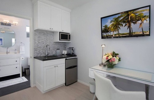 Ocean Park Apartamento | Beautiful renovated studio close to the ocean.