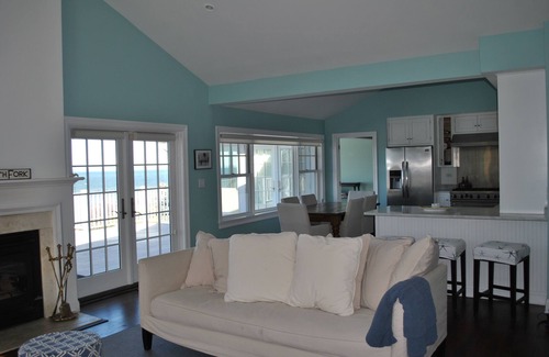 Greenport West Casa | Hermosa casa renovada frente al mar