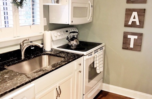 Pinehurst Condominio | Hermoso renovado, 2BR, 2BA Condo, PISCINA GRATUITA, Netflix, Cable, Wifi