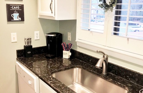 Pinehurst Condominio | Hermoso renovado, 2BR, 2BA Condo, PISCINA GRATUITA, Netflix, Cable, Wifi