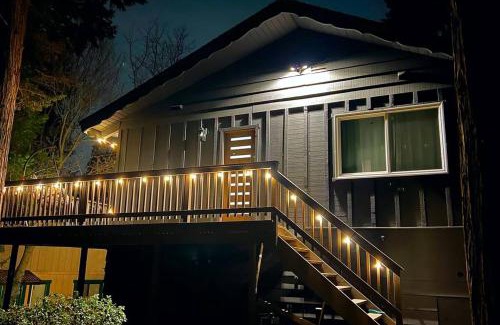 Crestline Casa | Beautiful Renovated Cozy Forest Home with Hot Tub in Crestline