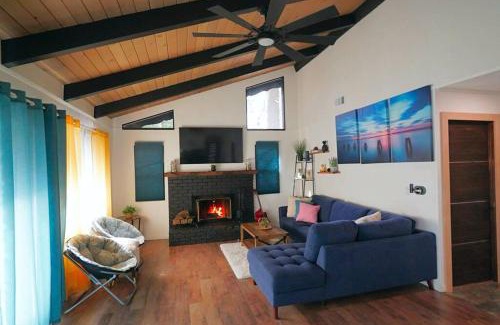 Crestline Casa | Beautiful Renovated Cozy Forest Home with Hot Tub in Crestline