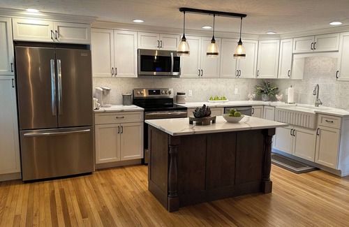 Lodi Otro | Beautiful renovated Farmhouse on Seneca Lake. Finger Lake Wine Trail.