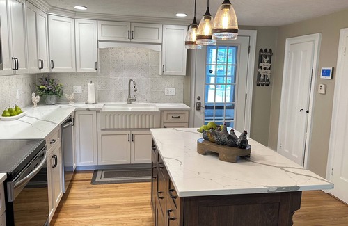 Lodi Otro | Beautiful renovated Farmhouse on Seneca Lake. Finger Lake Wine Trail.