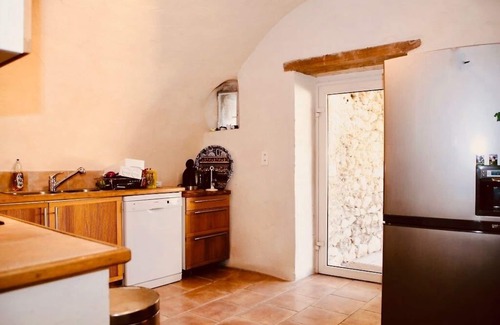 Navacelles Casa | Hermosa casa de pueblo renovada con jardín y piscina privada. Ubicación tranquila
