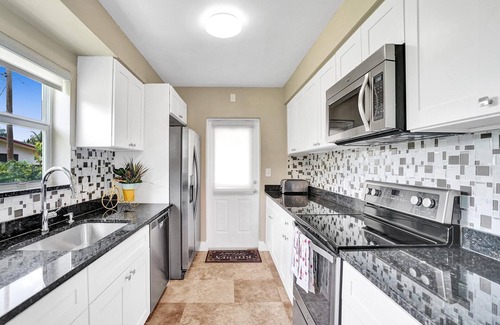 Highland Garden Casa | Beautiful Renovated Home in Hollywood - Discounted!