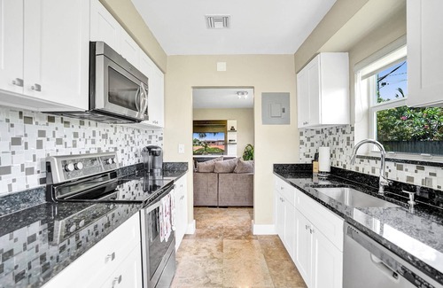 Highland Garden Casa | Beautiful Renovated Home in Hollywood - Discounted!