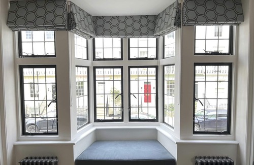 Holland Park Casa | Beautiful Renovated House With Garden in Highly Sought After Area
