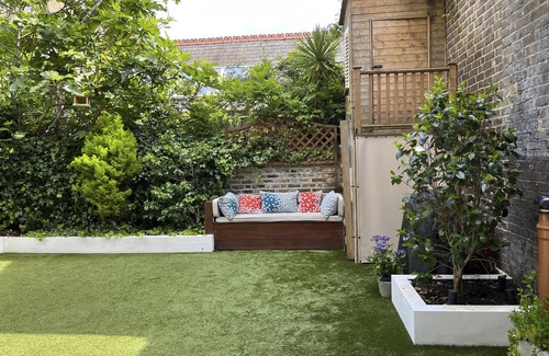 Holland Park Casa | Beautiful Renovated House With Garden in Highly Sought After Area
