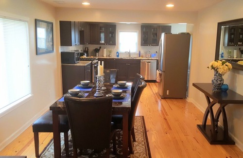 Raytown Casa | Hermoso rancho renovado en 1 acre, a 2 millas de los estadios.