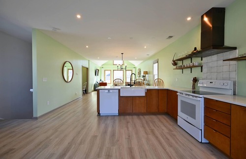 Germantown Casa | Beautiful Renovated 3-bedroom house with WiFi and AC in lovely Louisville