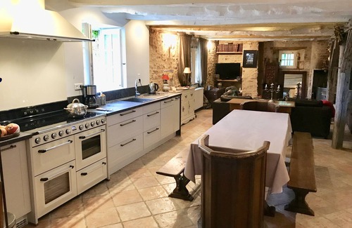 Auriac-du-Perigord Casa | Auténtica casa decorada con esmero, vista impresionante, piscina climatizada