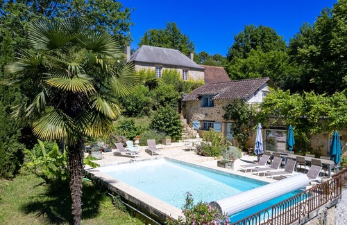 Auriac-du-Perigord Casa | Auténtica casa decorada con esmero, vista impresionante, piscina climatizada