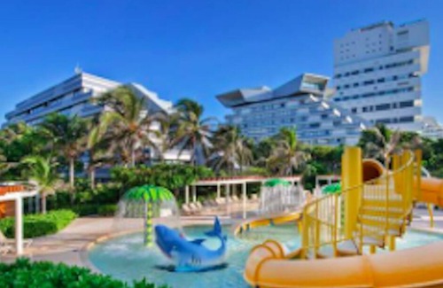 La Isla Complejo | Beautiful resort vacation studio suite