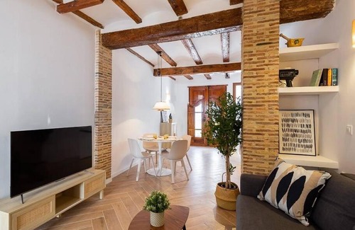 El Cabanyal Apartamento | Beautiful restored house with terrace