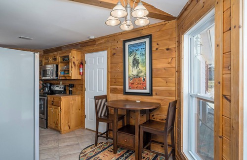 Ellijay Casa | Beautiful River House located directly on the Cartecay River