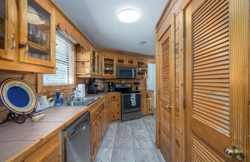 Ellijay Casa | Beautiful River House located directly on the Cartecay River