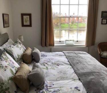 Upton upon Severn Apartamento | Beautiful riverfront cosy one bedroom apartment